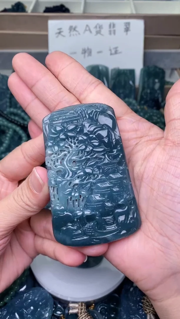 翡翠未镶嵌颈饰