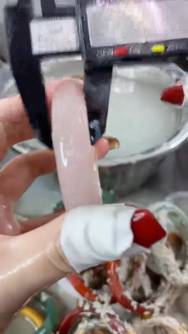 【闪购商品】石英质玉手镯未镶嵌58+514