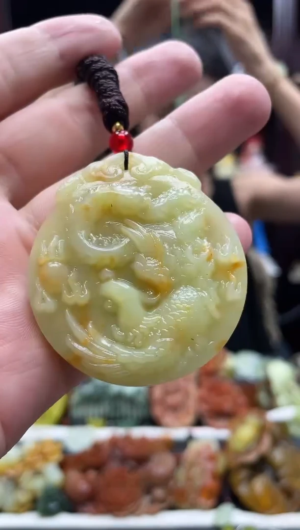 岫玉未镶嵌吊坠·