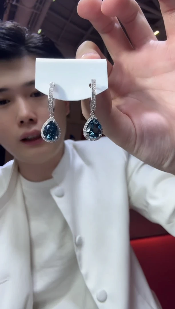 银S925镶嵌托帕石耳饰9*11mm伦敦蓝耳扣