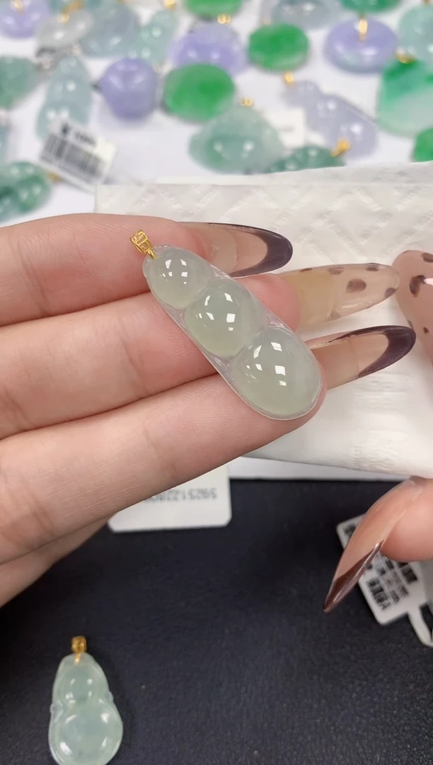 颈饰18K金镶嵌翡翠a货假一赔三支持复检百元上9元证书费自理