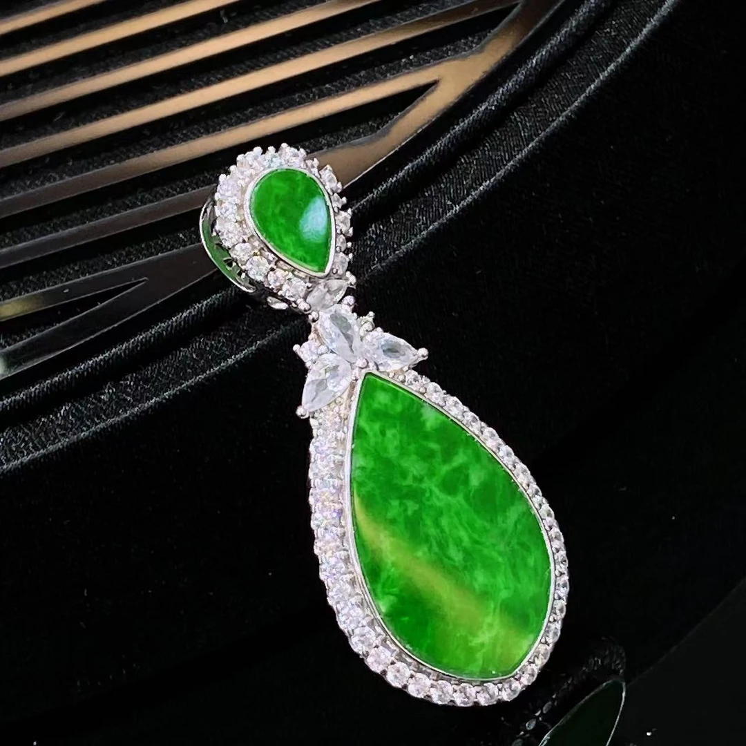 翡翠银镶镂空水滴吊坠  多样性发其一