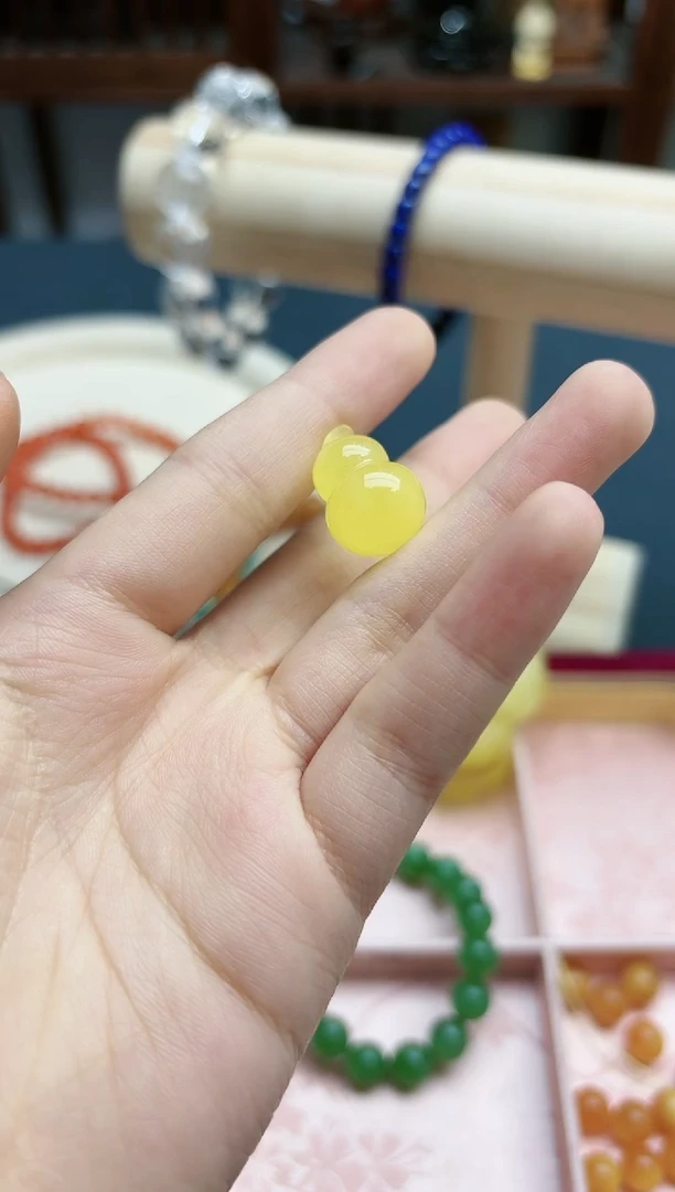 【闪购商品】蜜蜡裸石未镶嵌蜜蜡葫芦吊坠*1 YN编绳