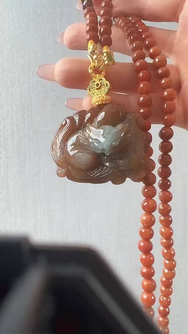 颈饰未镶嵌翡翠九尾狐
