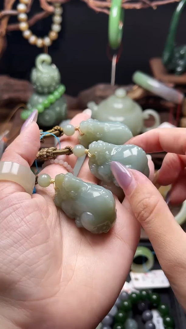 和田玉未镶嵌吊坠(不含链)吐拉牧场 貔貅多样性发一