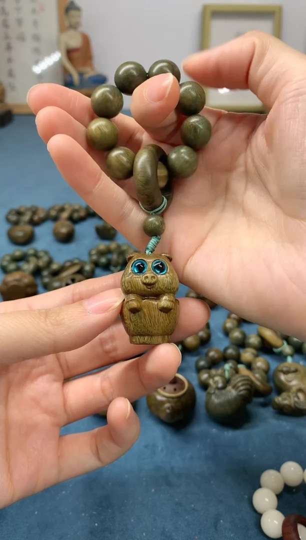 【闪购商品】维腊木（绿檀）把件小猪 盘玩件