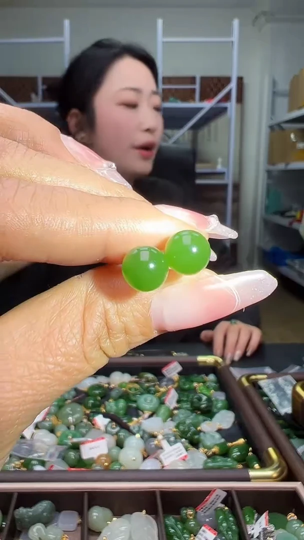 颈饰18K金镶嵌和田玉(多样性发货.发其一)12.16.91