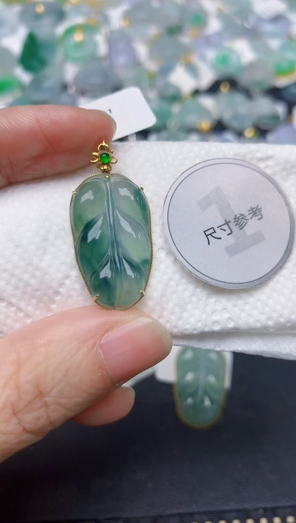 颈饰18K金镶嵌翡翠天然缅甸A货翡翠