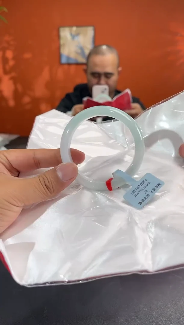 未镶嵌手镯翡翠6        圈口56