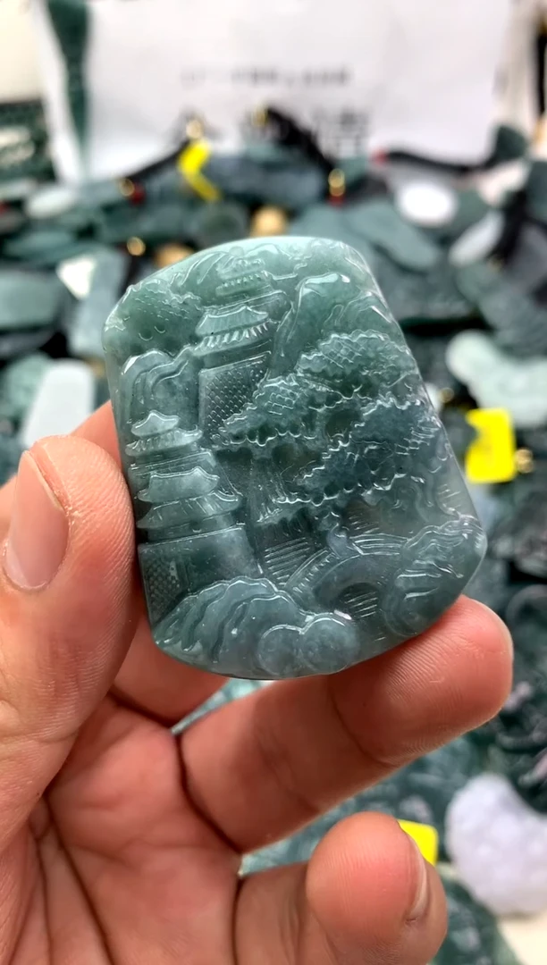 翡翠未镶嵌颈饰山水牌