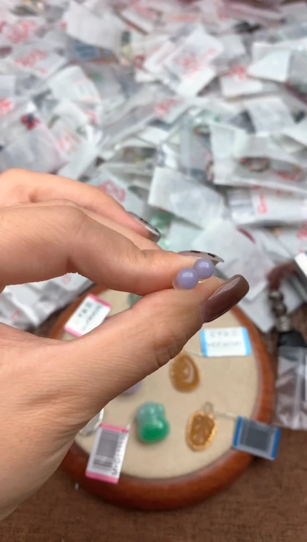 18K金镶嵌挂件翡翠—