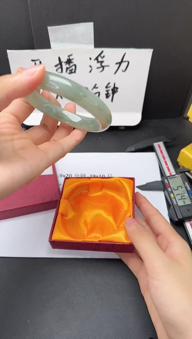 石英质玉手镯未镶嵌6