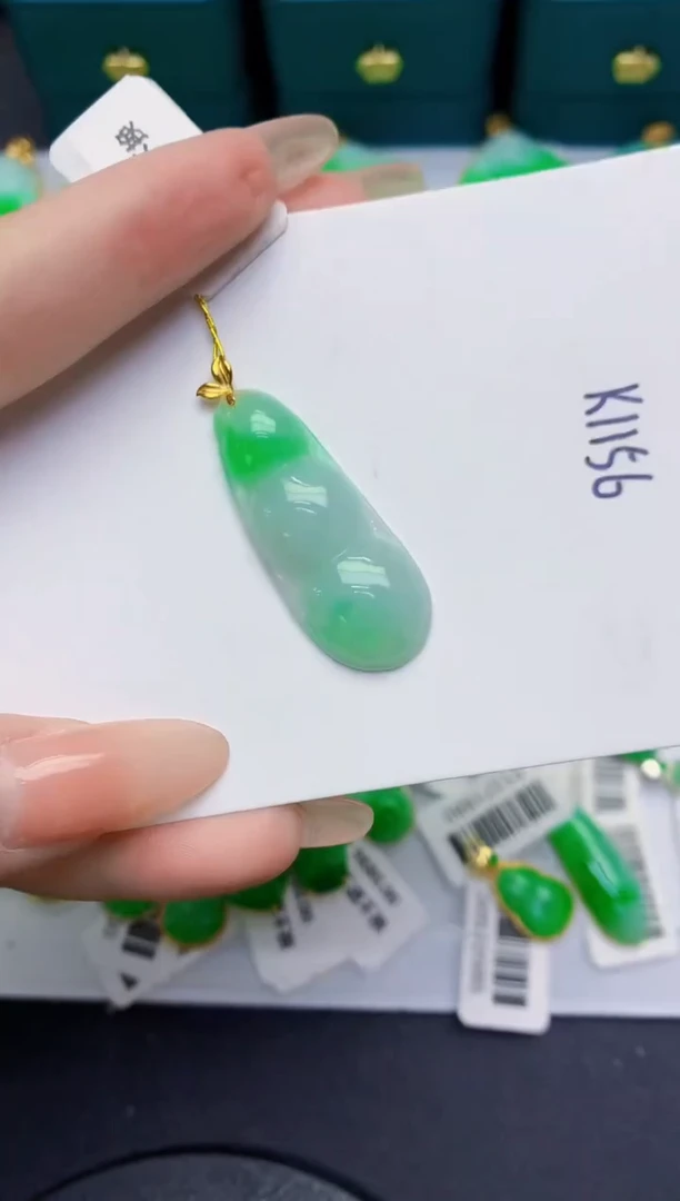 颈饰18K金镶嵌翡翠缅甸天然翡翠A货