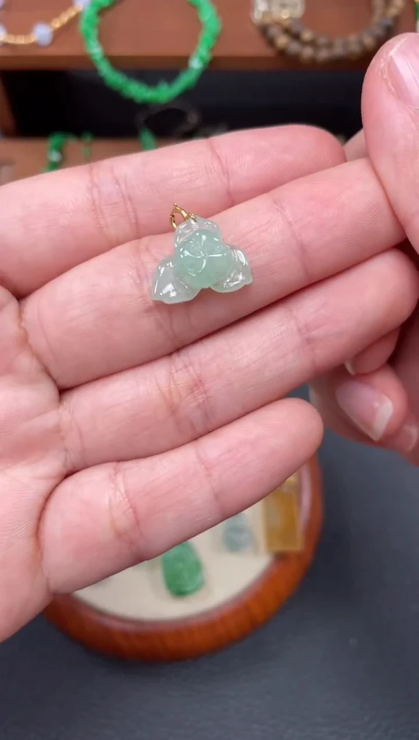 【闪购商品】翡翠吊坠(不含链)18K金镶嵌一个   P586