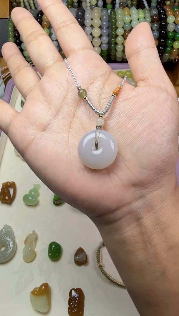 和田玉未镶嵌颈饰平安扣多样性发其一