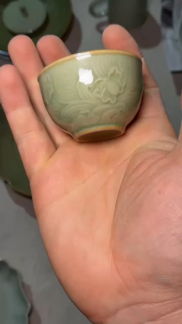 耀州窑仰山水波小酒盅