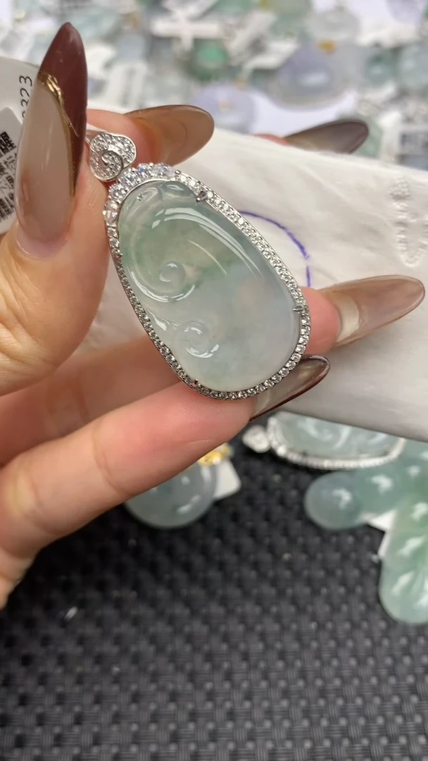 颈饰银S925镶嵌翡翠   天然翡翠A货  百元以上9米证书费自理