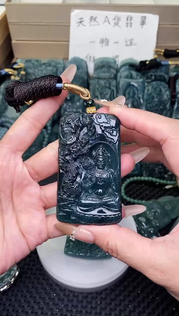 颈饰未镶嵌翡翠