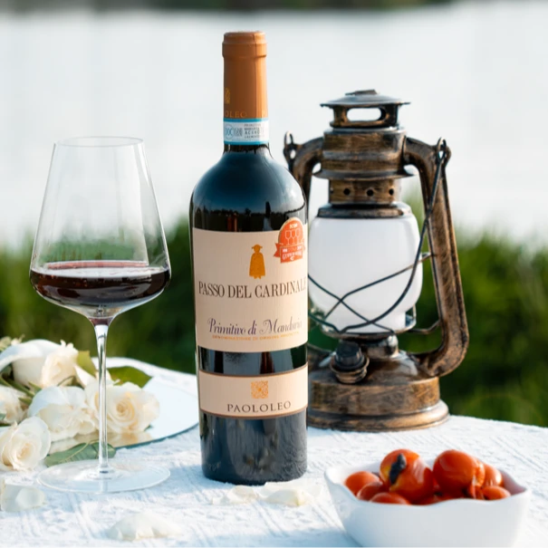 独行者普里米蒂沃红葡萄酒