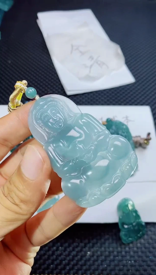 翡翠未镶嵌颈饰