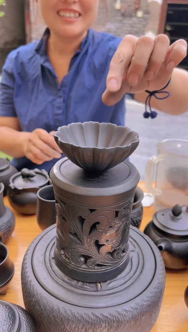 泥塑神农黑陶精品花口杯