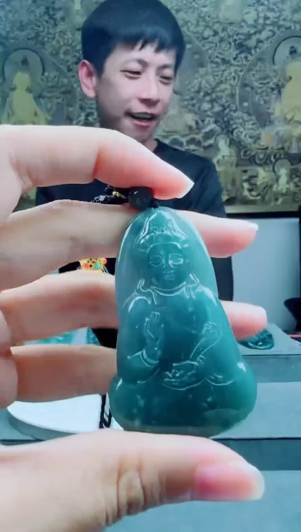 翡翠未镶嵌颈饰多样性发其一