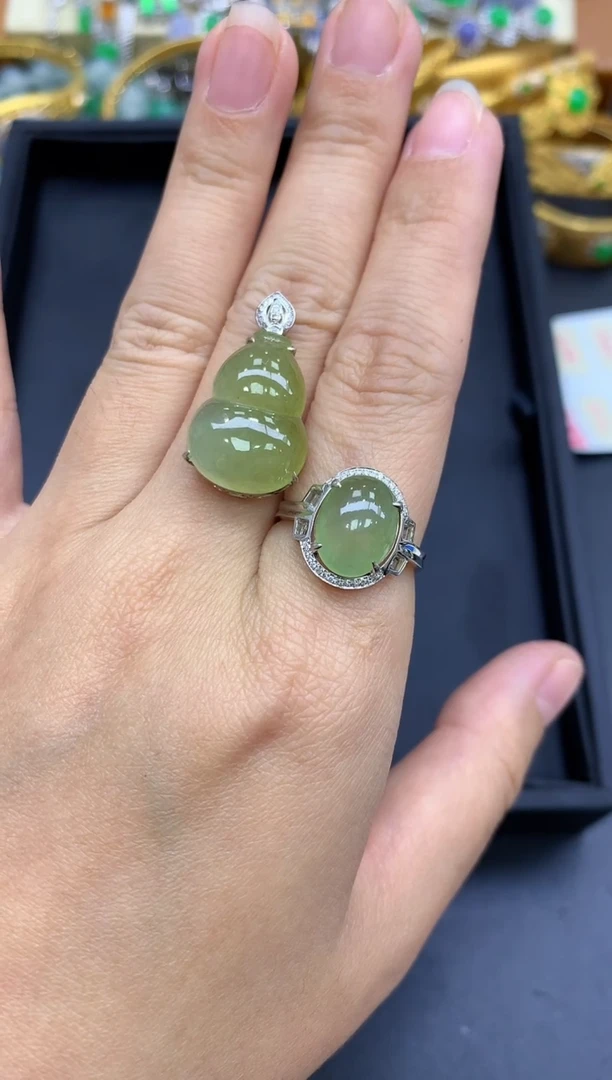 颈饰18K金镶嵌翡翠623-中国好珍宝  打包