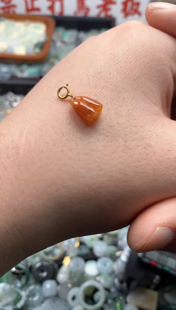 【闪购商品】翡翠颈饰未镶嵌哥哥