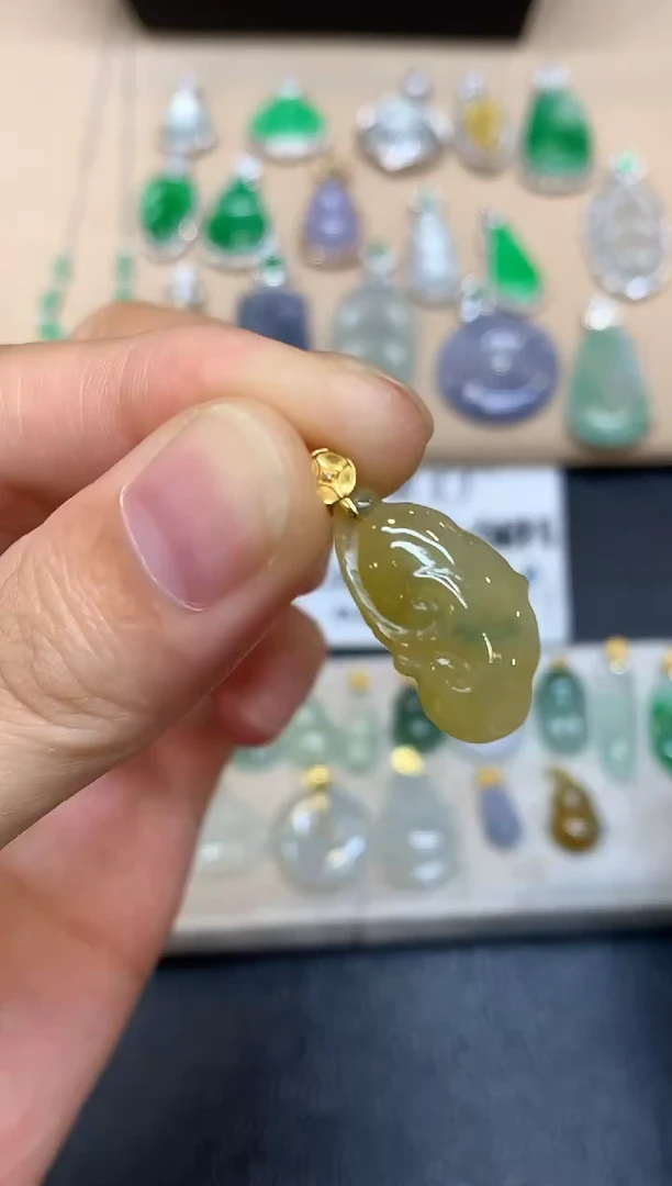 颈饰18K金镶嵌翡翠如意【无服务费