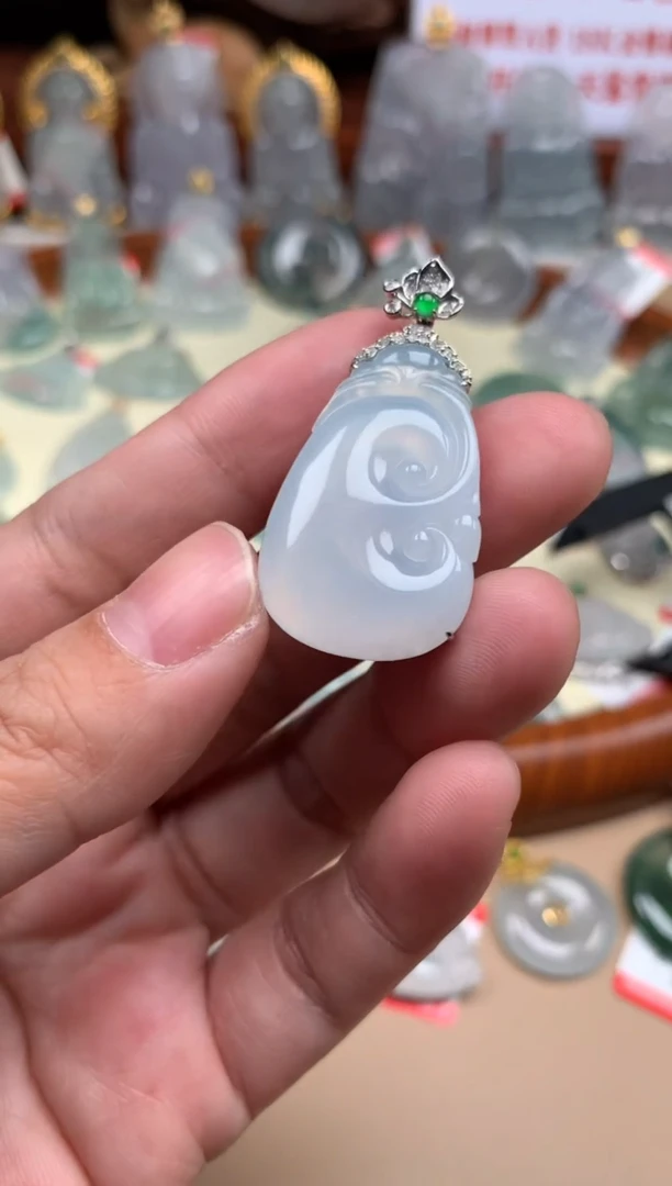 【闪购商品】翡翠颈饰18K金镶嵌如意