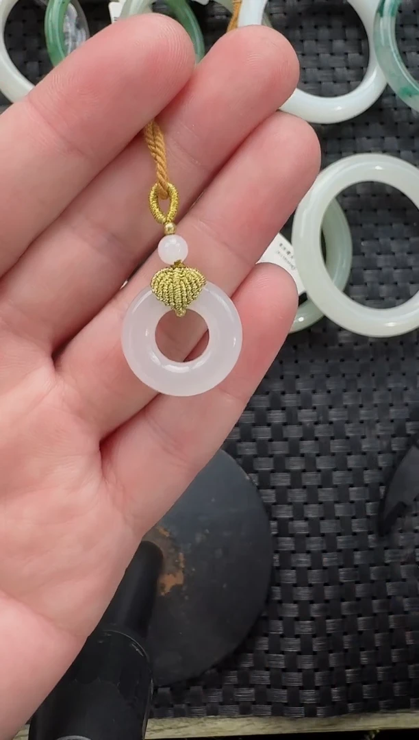 颈饰未镶嵌和田玉平安扣