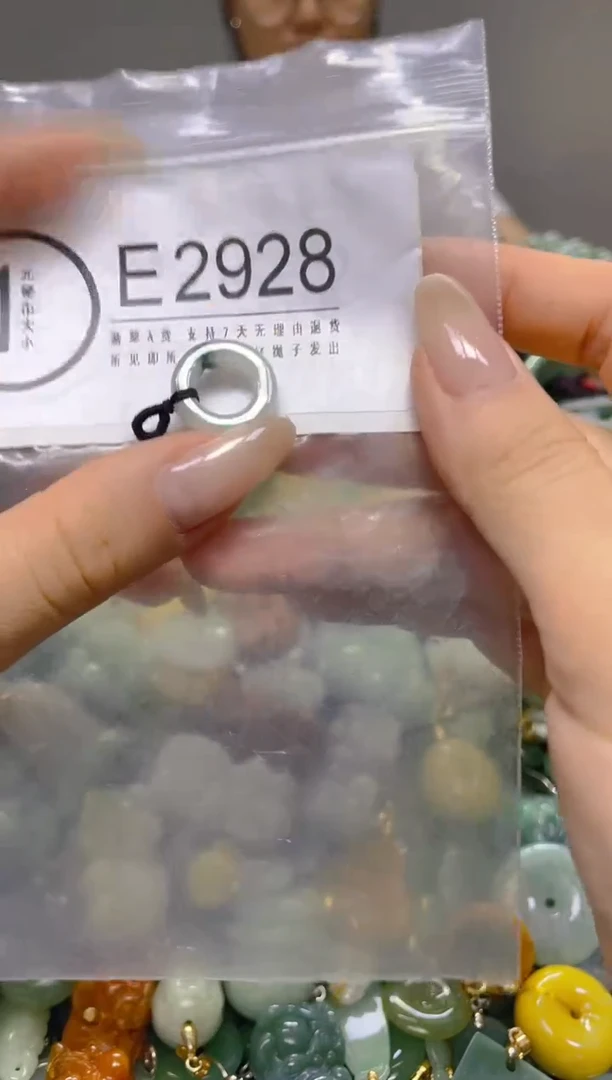 颈饰未镶嵌翡翠/E/翡翠A货，一件也是批发价