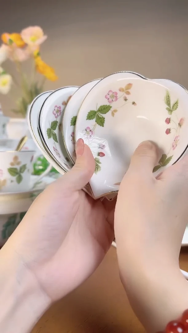 【闪购商品】高骨瓷桃心味碟小吃碗4个