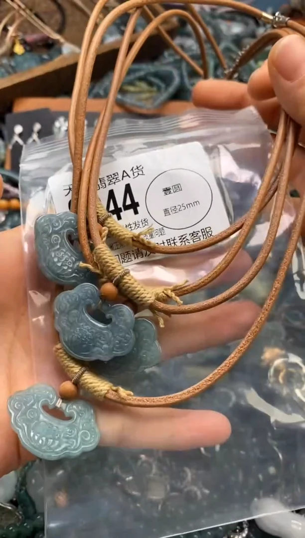 翡翠未镶嵌颈饰多样性发其一8844