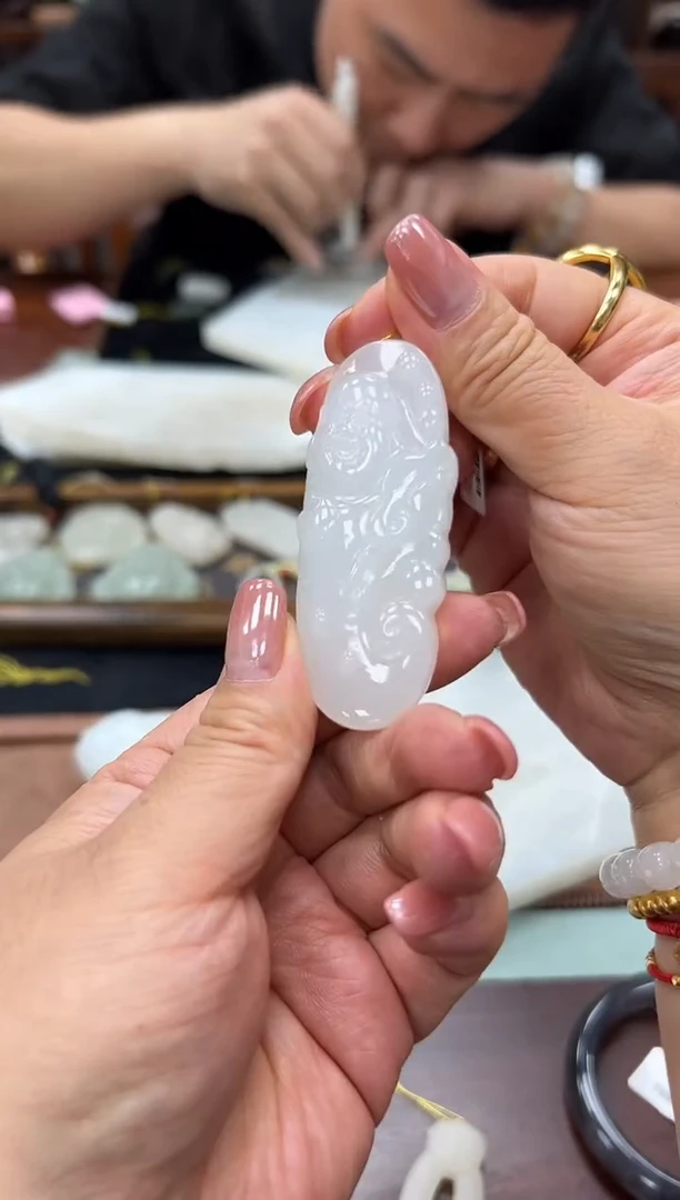 颈饰未镶嵌和田玉佛公