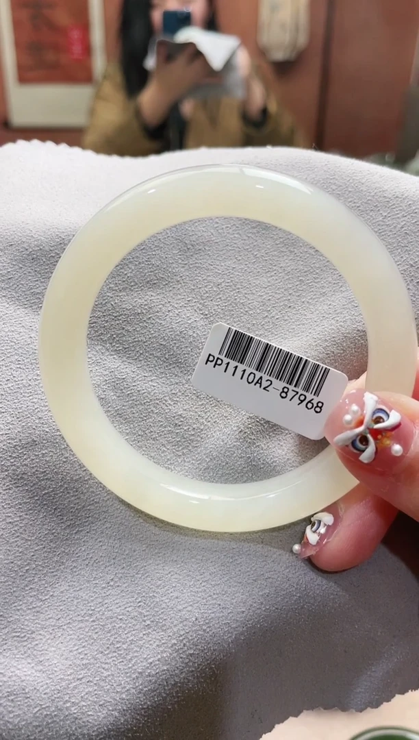 【闪购商品】和田玉手镯未镶嵌58