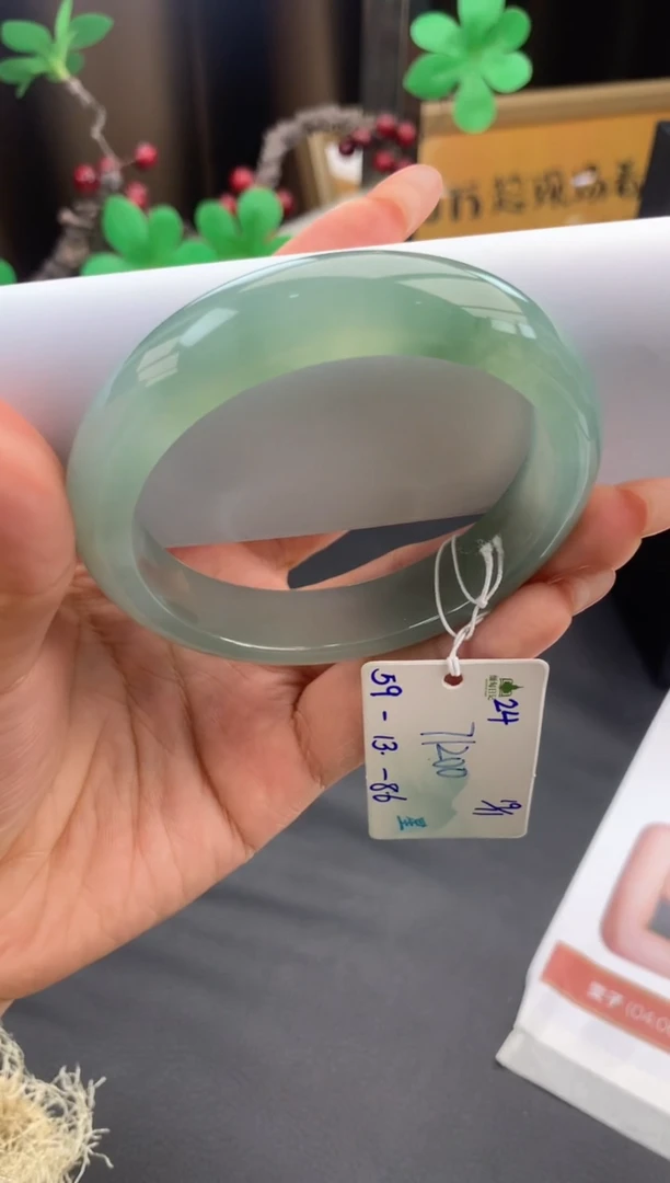 未镶嵌手镯翡翠吴**荣非全款分笔支付