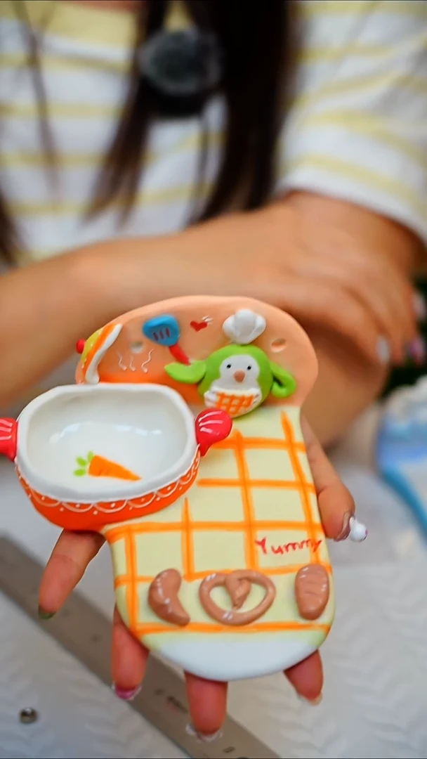 厨师站台碗绿和尚