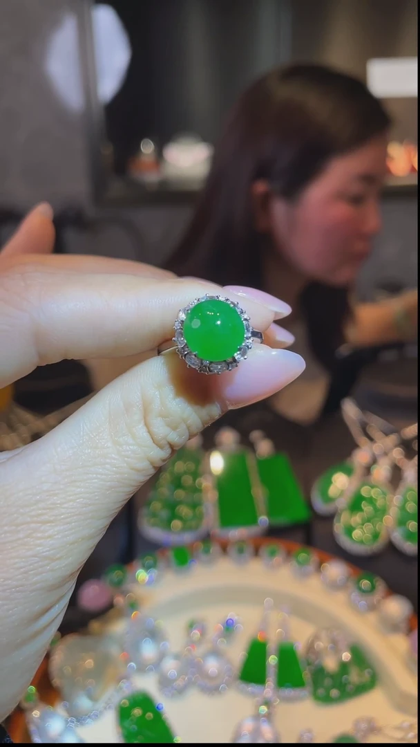 【闪购商品】翡翠颈饰未镶嵌戒指