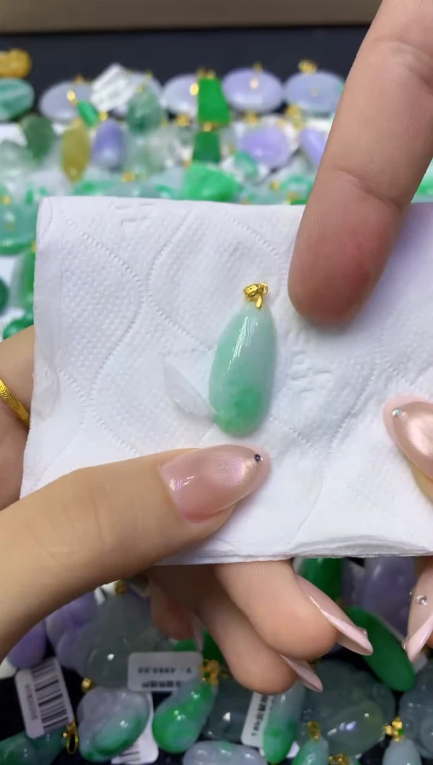 颈饰未镶嵌翡翠天然缅甸翡翠A货