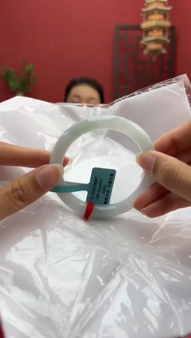 未镶嵌手镯（圆镯）翡翠翡翠手镯4