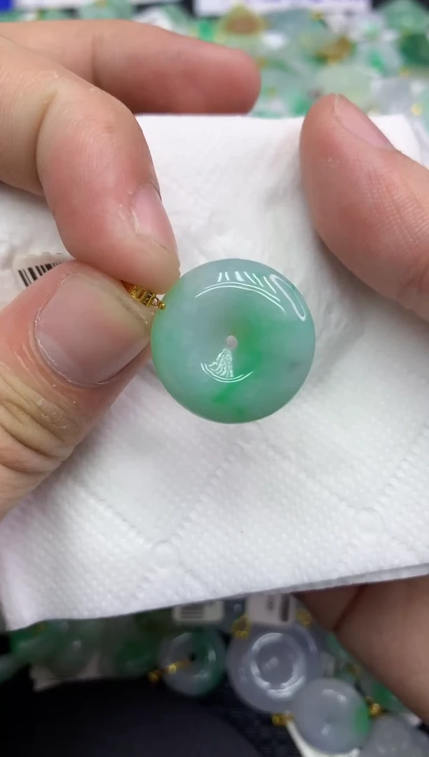 翡翠18K金镶嵌颈饰11111111