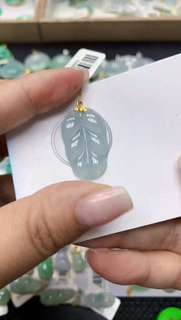 颈饰18K金镶嵌翡翠1111111111