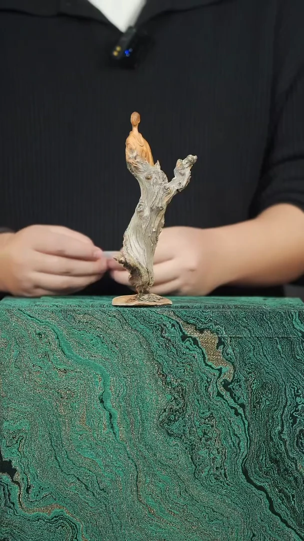 柏木（崖柏）067陈化黑油料巧雕无相摆件