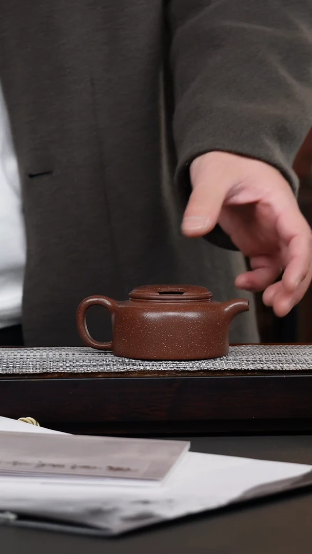 茶壶紫砂韩惠琴·紫玉金砂牛盖莲子