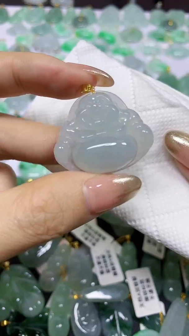 颈饰18K金镶嵌翡翠 天然翡翠A货