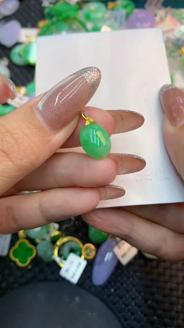 颈饰18K金镶嵌翡翠1