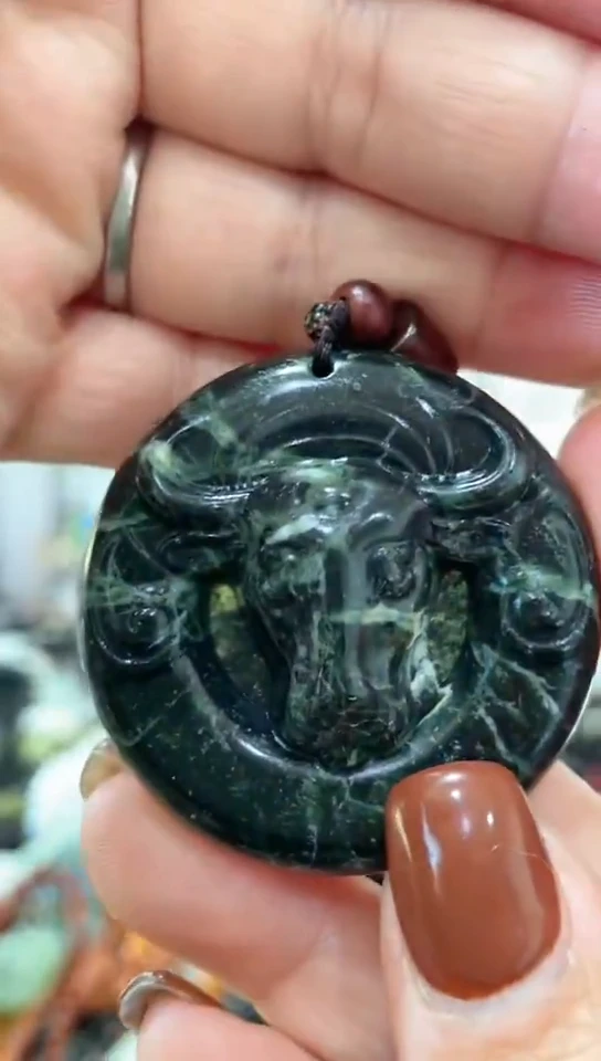 未镶嵌岫玉吊坠