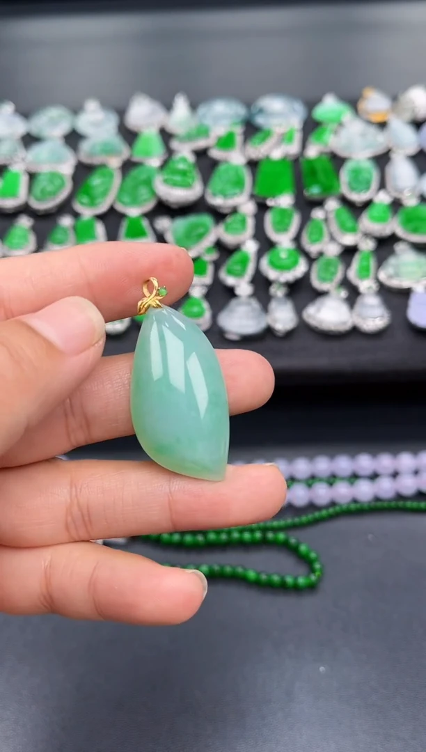 翡翠18K金镶嵌吊坠(不含链)多人