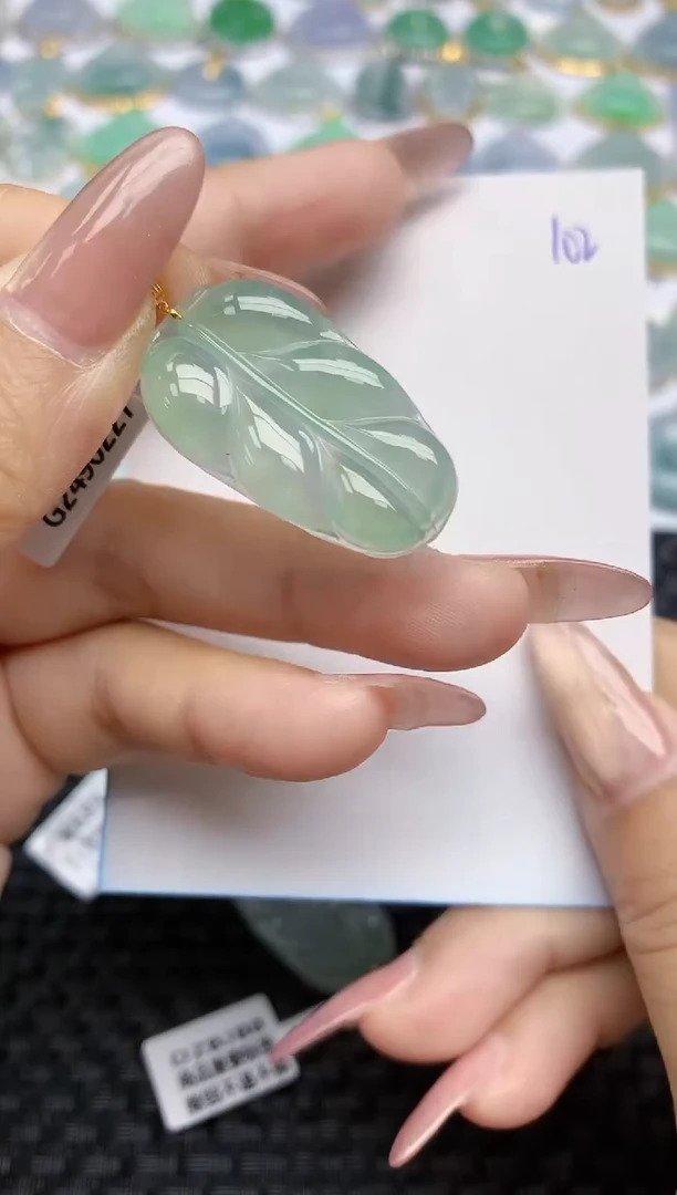【闪购商品】翡翠颈饰18K金镶嵌天然A货翡翠 102